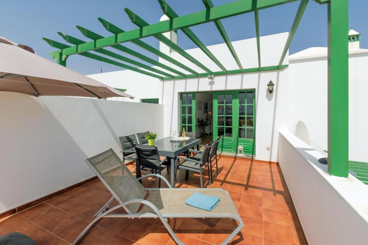 Apartamento Om Con Piscina Y Vistas Al Mar Apartment Costa Teguise Exterior photo